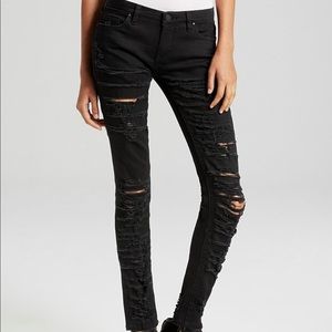 Shredded skinny jeans